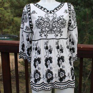 🎉HP🎉NWT Sapphire White & Black Embroidered Cotton Tunic